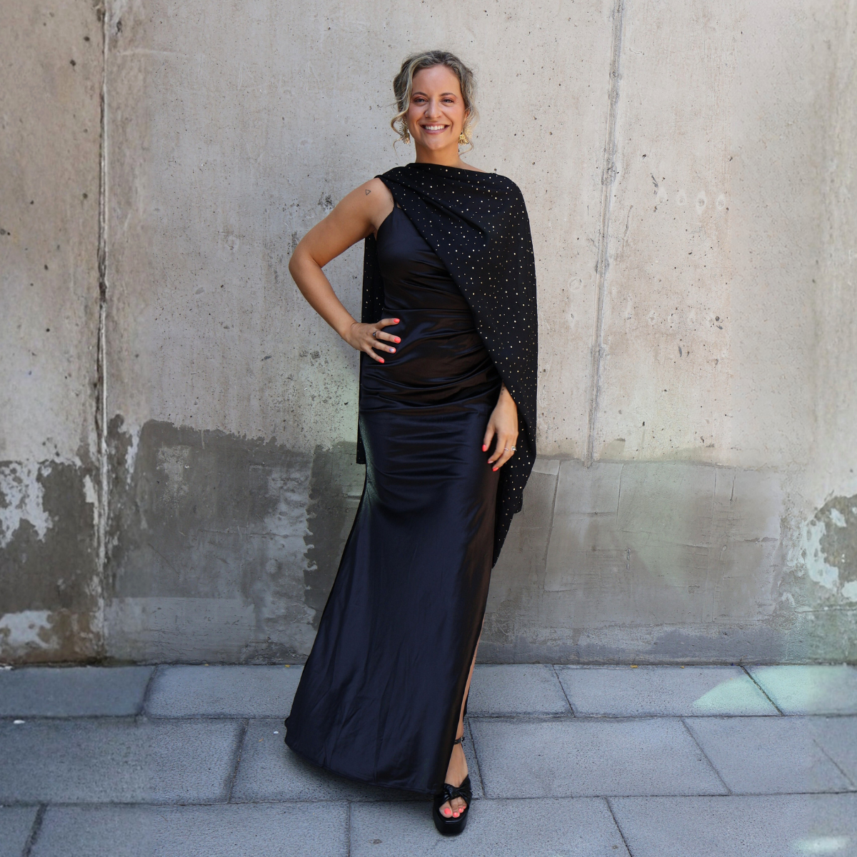 CAPA LUCRECIA TACHAS NEGRO