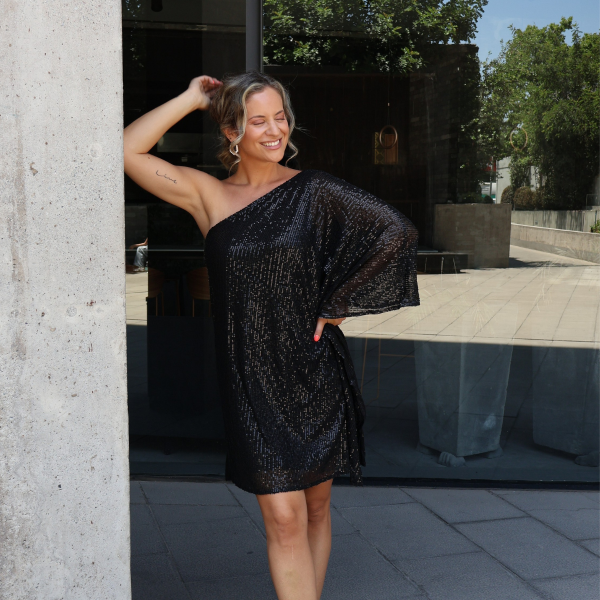 VESTIDO CORTO BRILLOS NEGRO