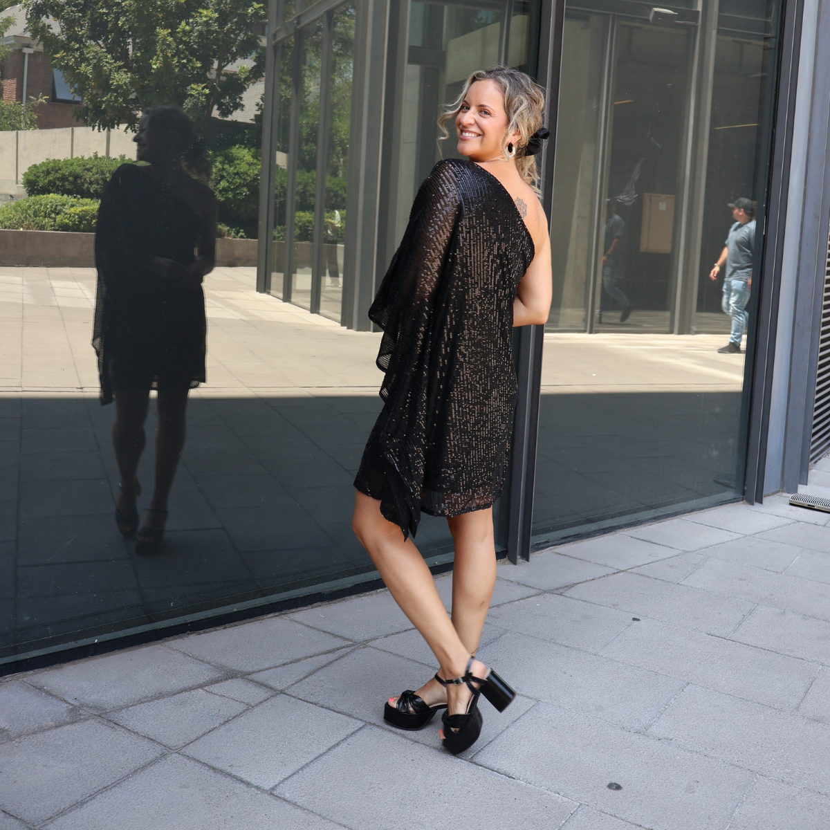 VESTIDO CORTO BRILLOS NEGRO