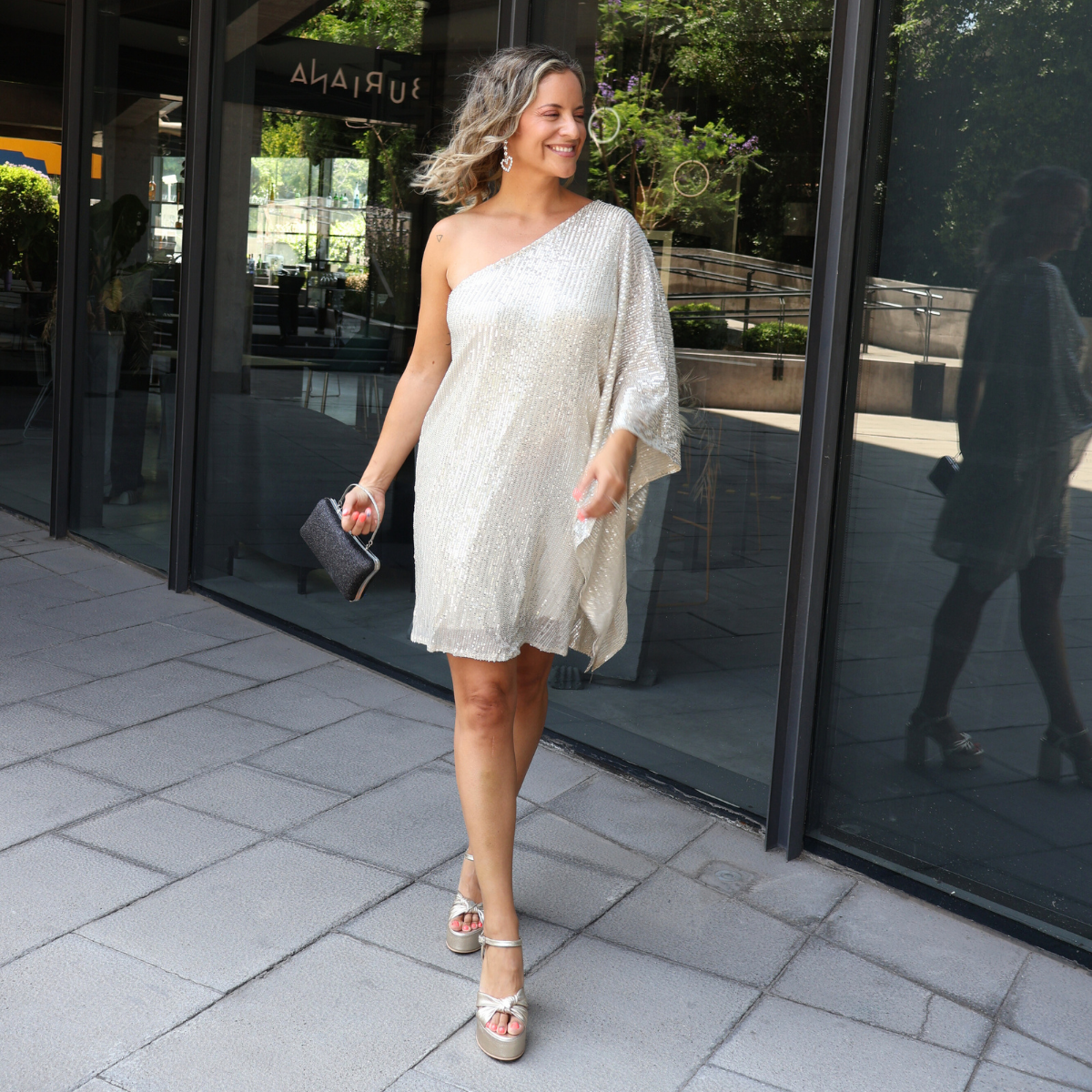 VESTIDO CORTO BRILLOS PLATA