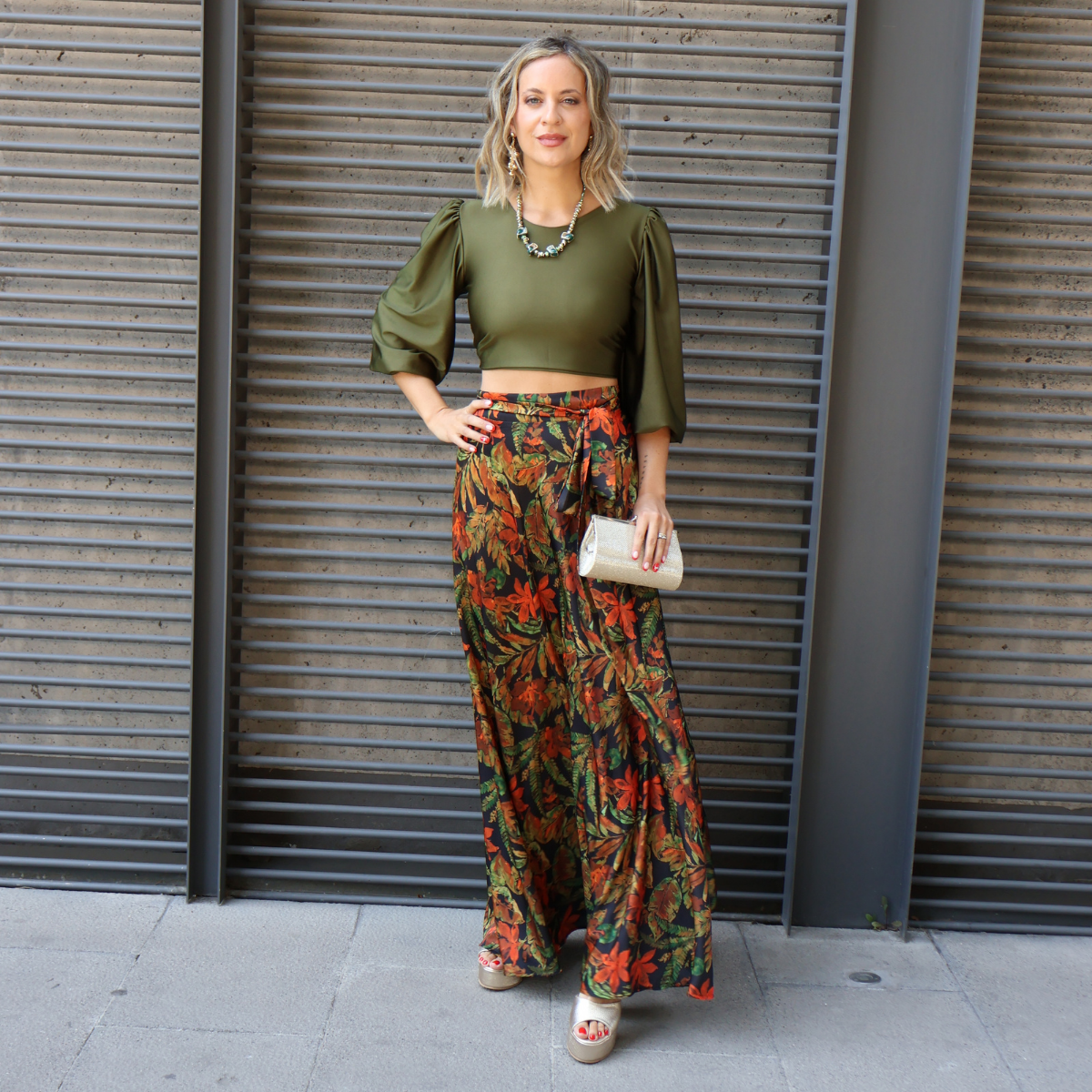 FALDA FILIPPA FLORES FONDO NEGRO