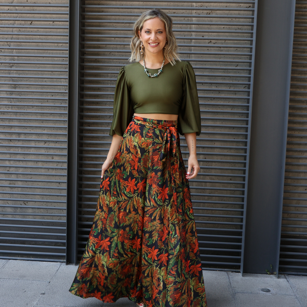 FALDA FILIPPA FLORES FONDO NEGRO