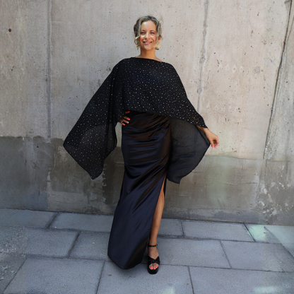 CAPA LUCRECIA TACHAS NEGRO